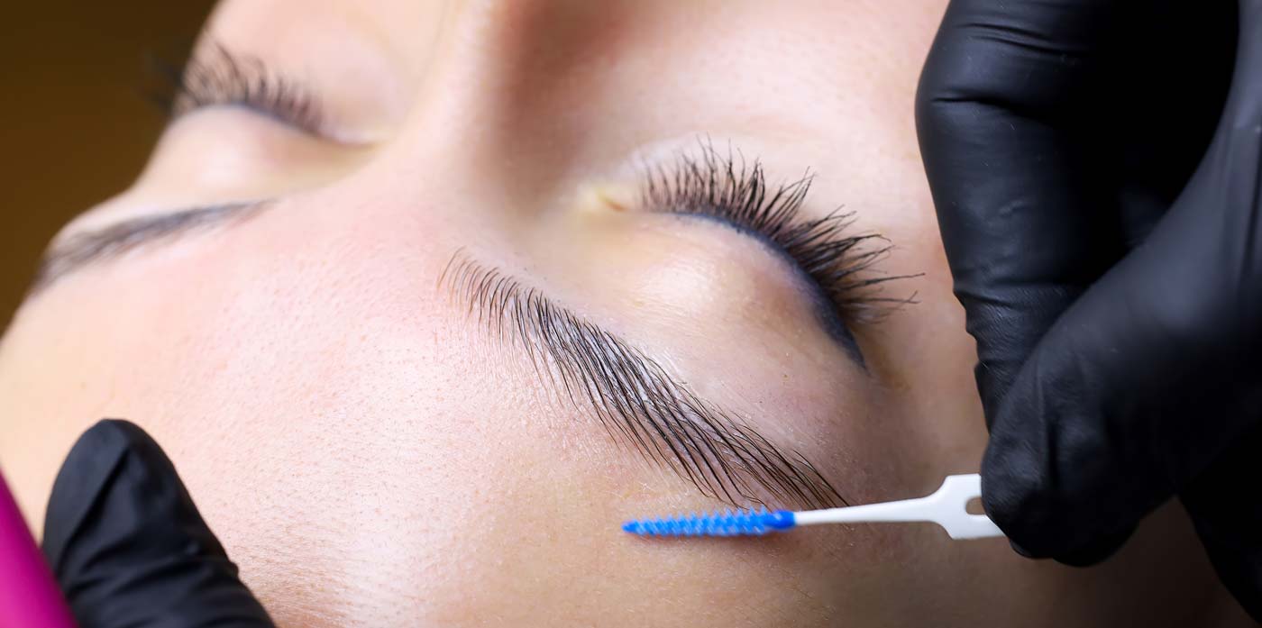 Perfekte Augenbrauen mit einem Brow Lifting