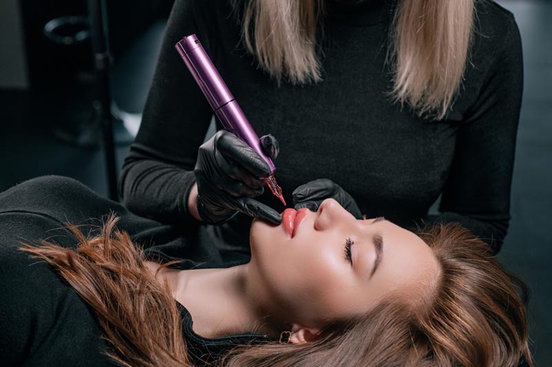 Perfekte Lippen mit Permanent Make-Up Perfekte Lippen mit Permanent Make-Up